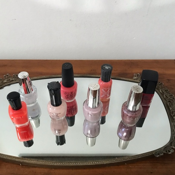 Ladies Nail Polishes ๐
- Picture 2 of 5